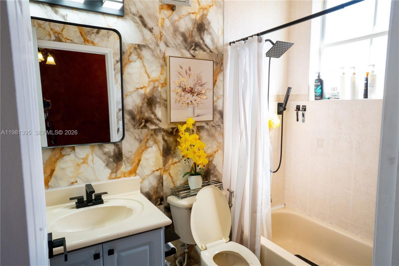 8520 NW 139th Ter, Unit 1607, Miami Lakes, FL 33016 Photo