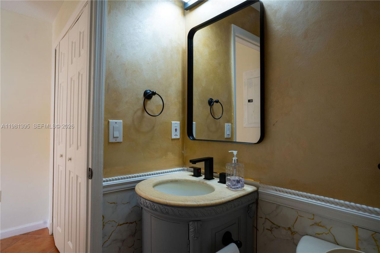 8520 NW 139th Ter, Unit 1607, Miami Lakes, FL 33016 Photo