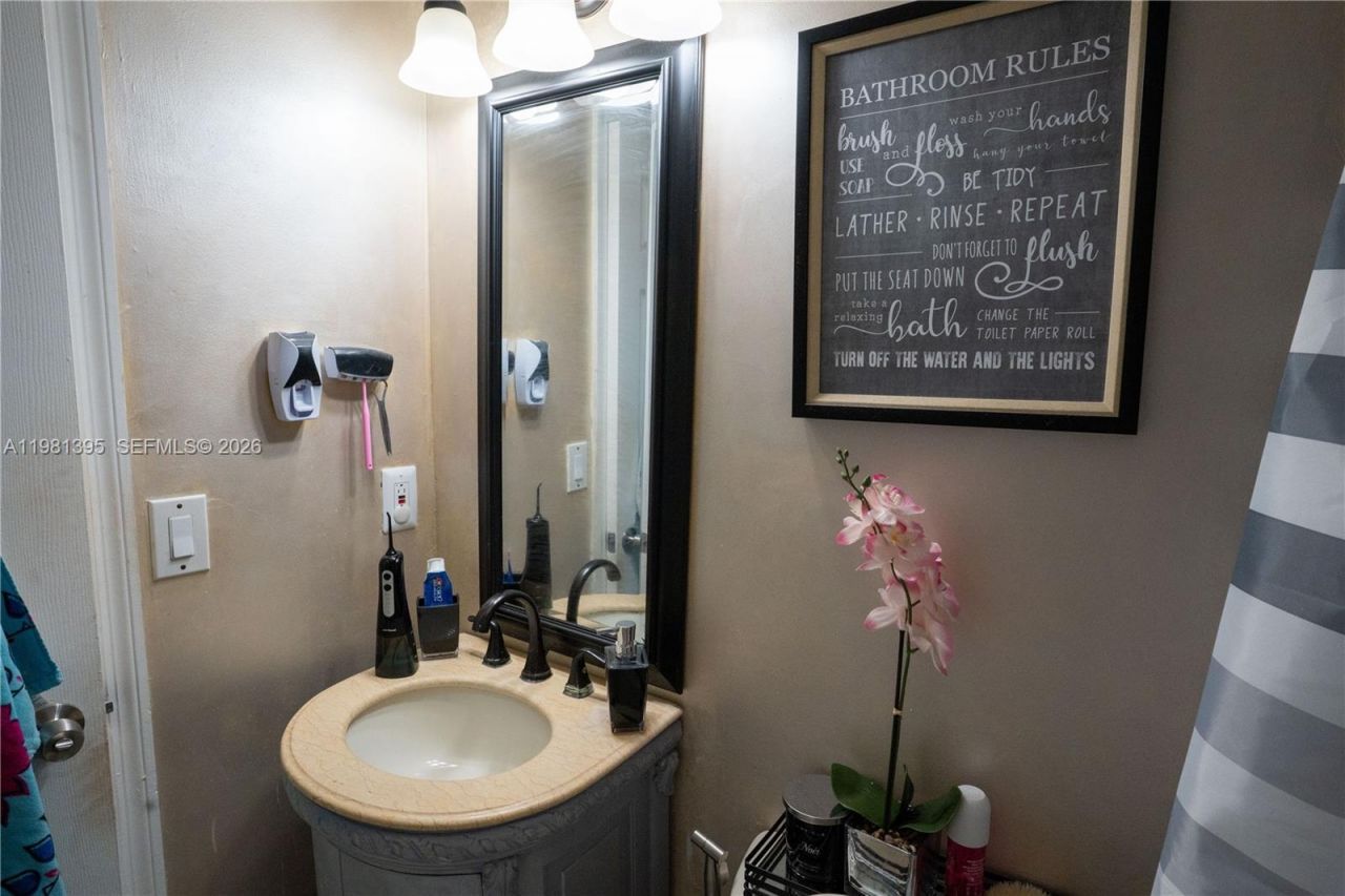 8520 NW 139th Ter, Unit 1607, Miami Lakes, FL 33016 Photo