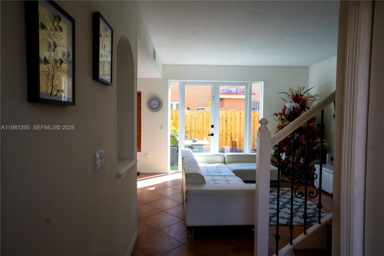 8520 NW 139th Ter, Unit 1607, Miami Lakes, FL 33016 Photo