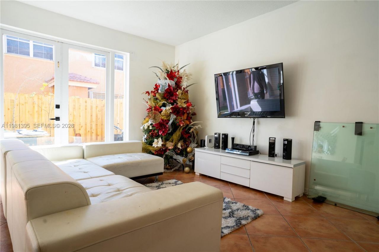8520 NW 139th Ter, Unit 1607, Miami Lakes, FL 33016 Photo