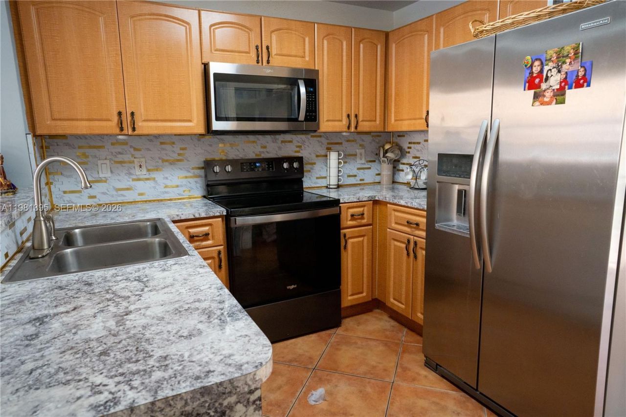 8520 NW 139th Ter, Unit 1607, Miami Lakes, FL 33016 Photo