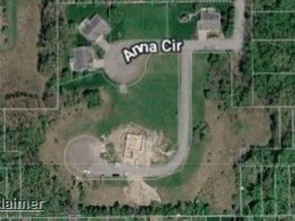 Anna Circle, Struthers, OH 44471