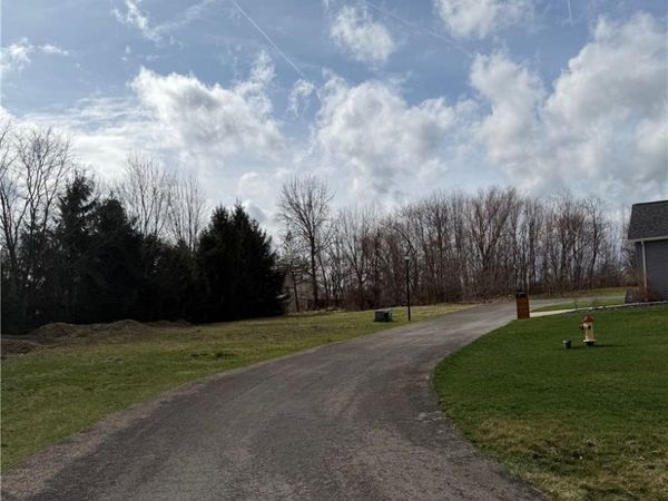 Anna Circle, Struthers, OH 44471
