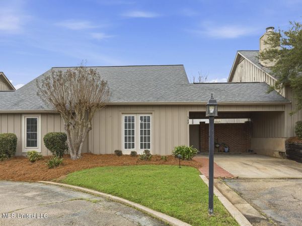 309 River Place, Jackson, MS 39211
