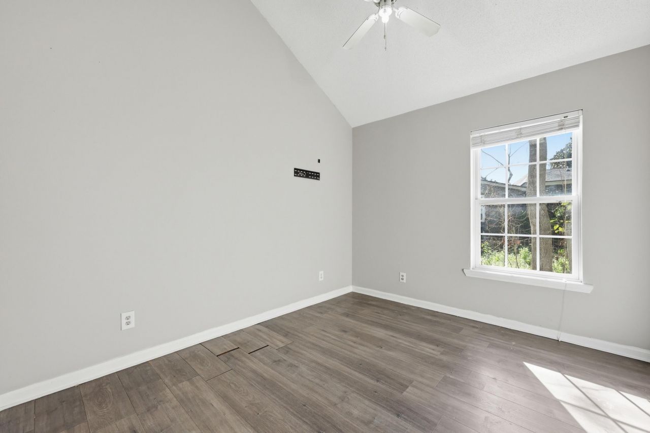 4937 Nesbitt Avenue Photo 10