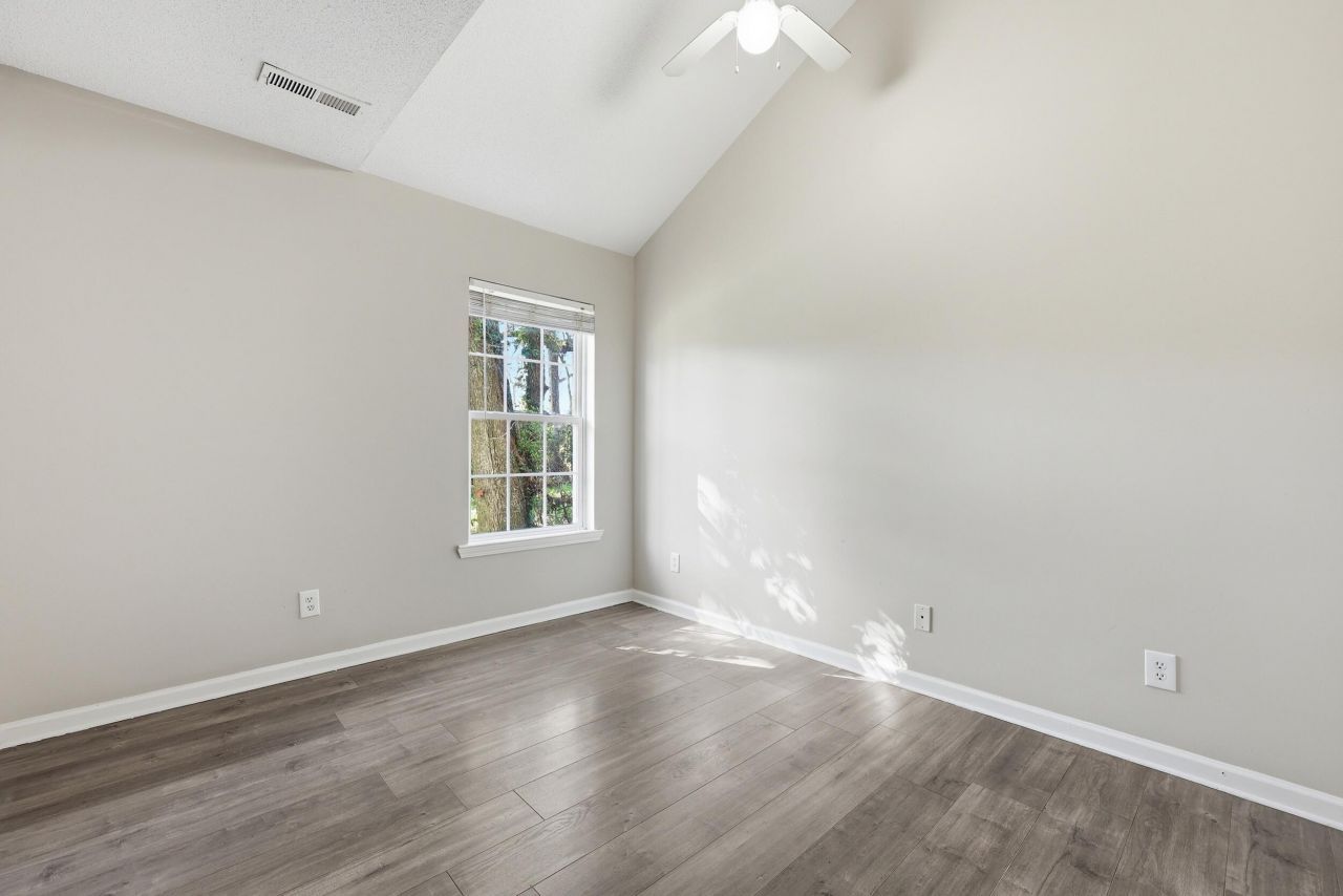 4937 Nesbitt Avenue Photo 12