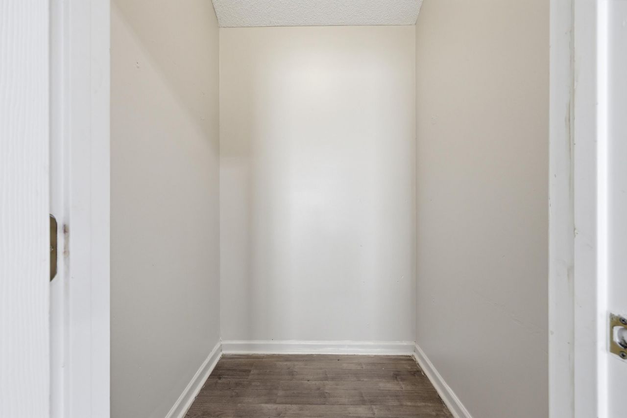 4937 Nesbitt Avenue Photo 17