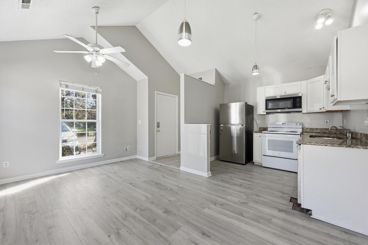 4937 Nesbitt Avenue Photo 2