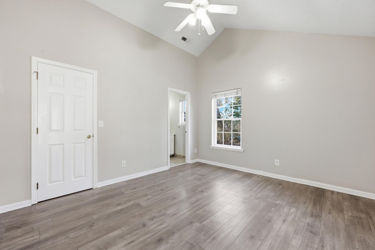 4937 Nesbitt Avenue Photo 3