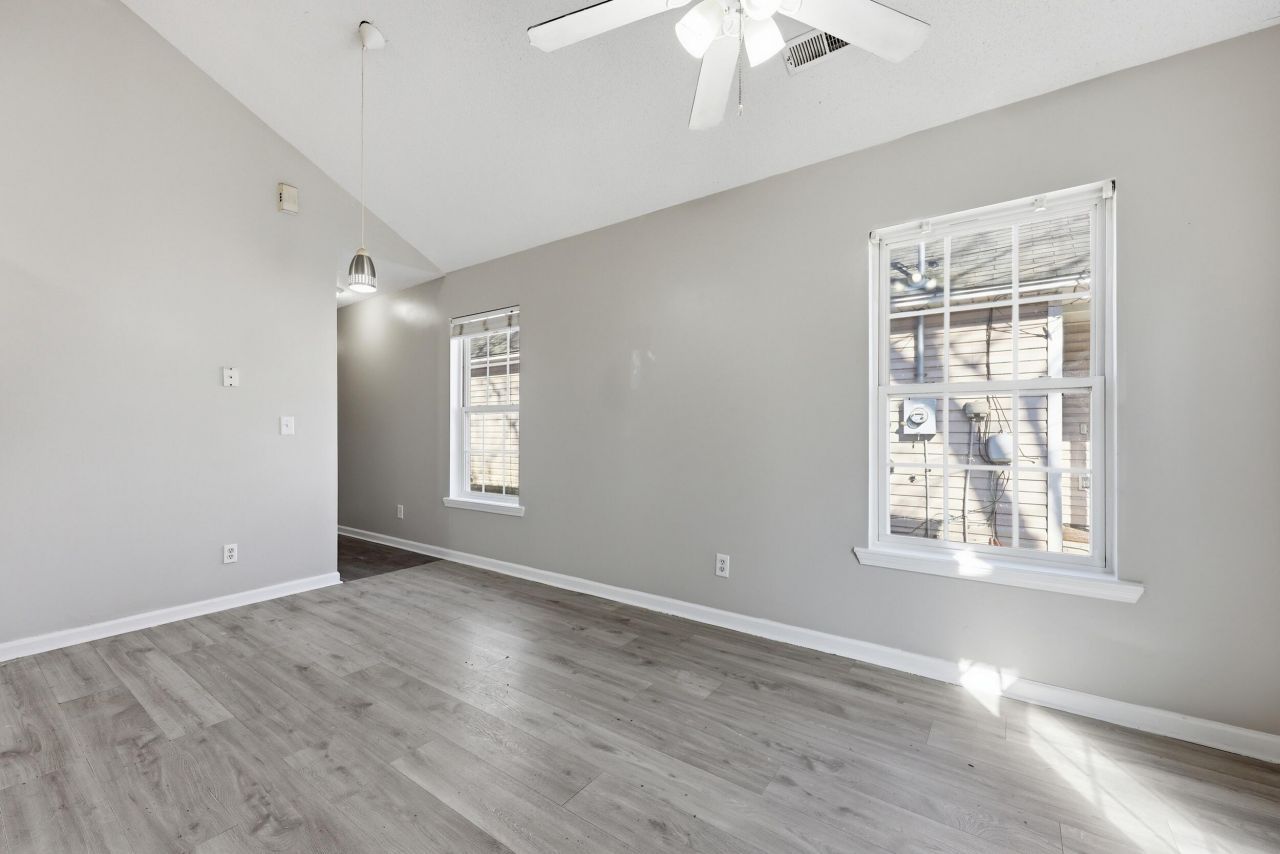 4937 Nesbitt Avenue Photo 8