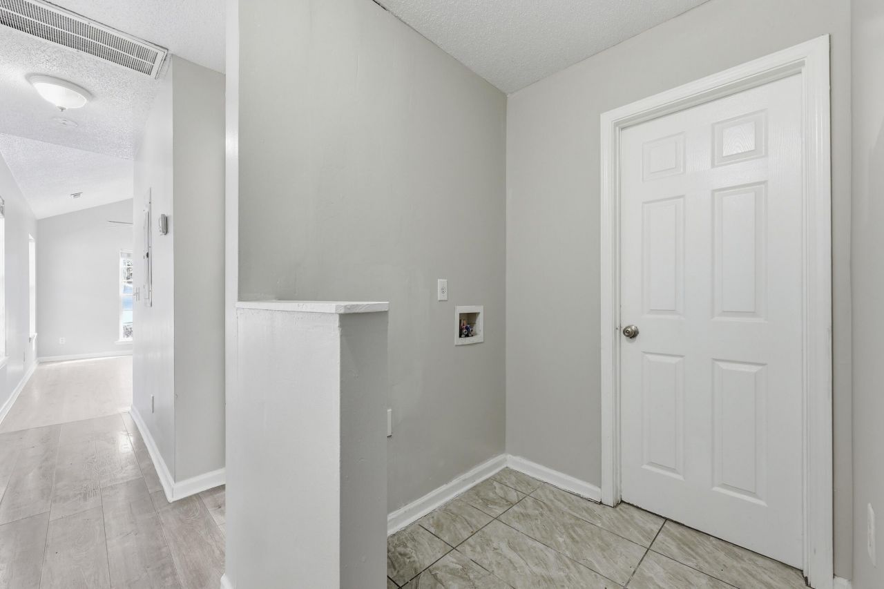 4937 Nesbitt Avenue Photo 9