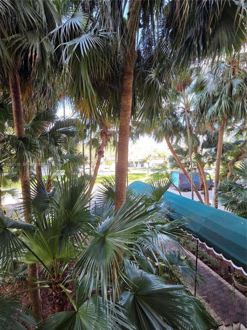 2350 NE 135th St , Unit 201, North Miami, FL 33181 Photo