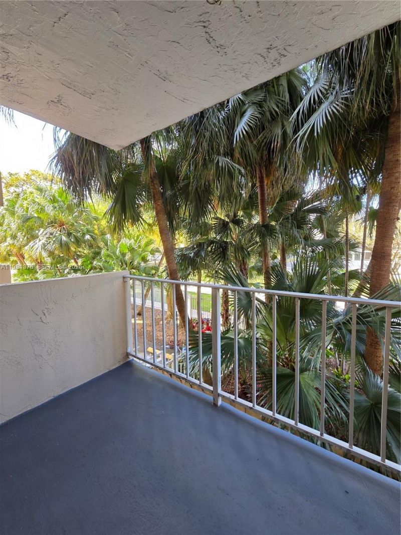 2350 NE 135th St , Unit 201, North Miami, FL 33181 Photo