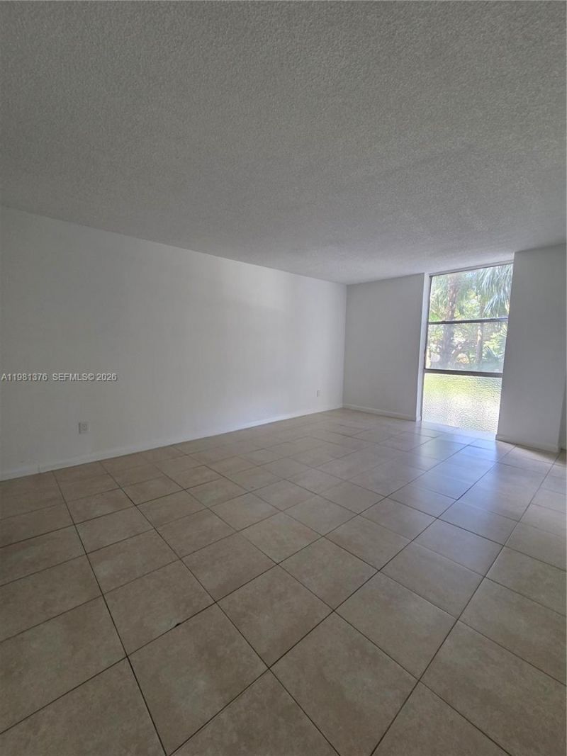2350 NE 135th St , Unit 201, North Miami, FL 33181 Photo