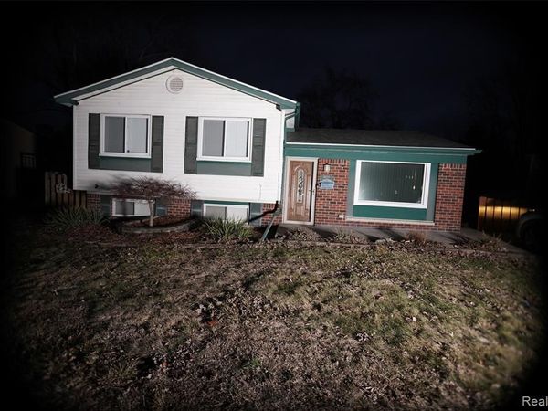 15777 Harrison, Romulus, MI 48174