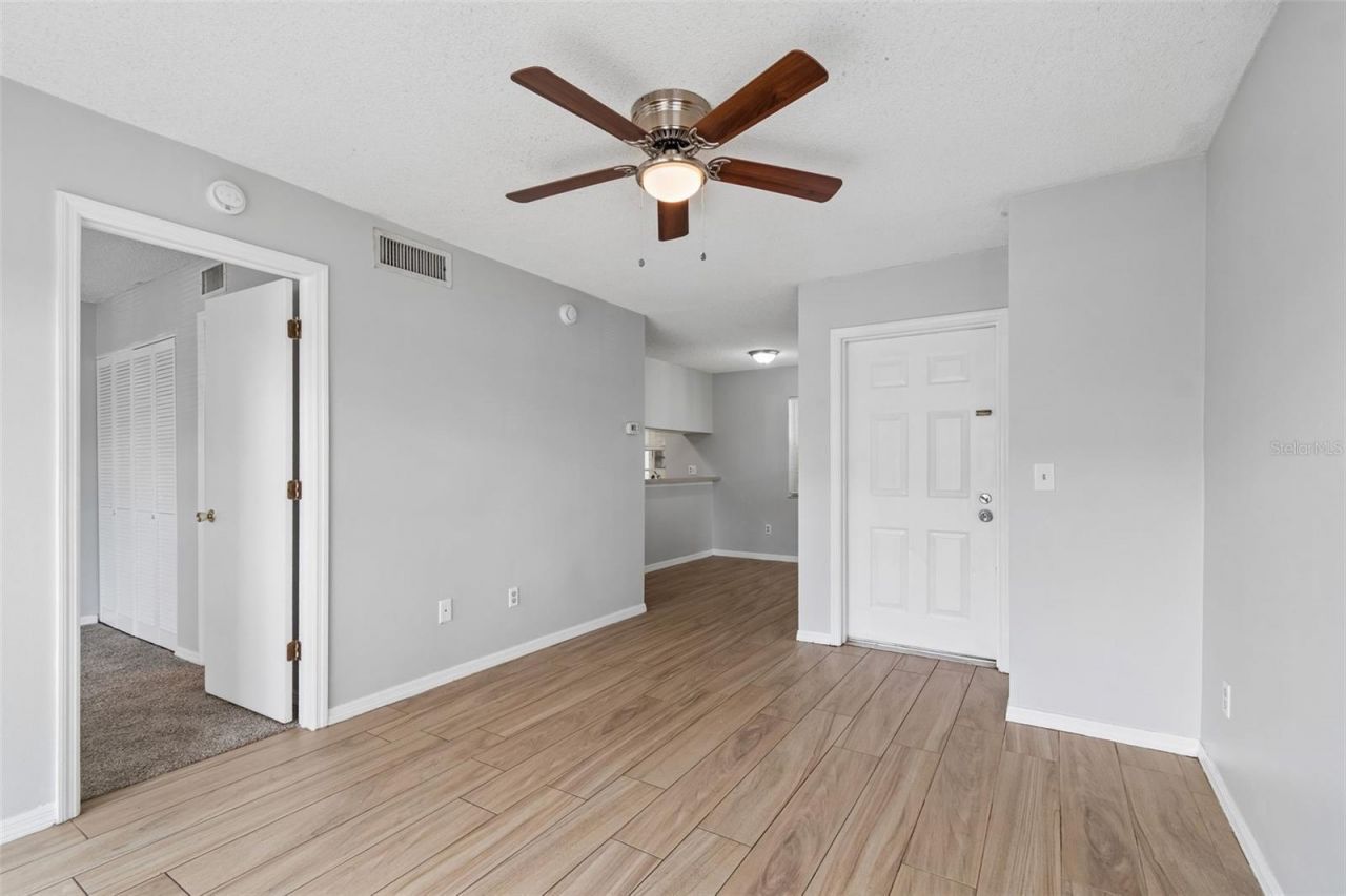 6915 Stones Throw Circle N, Unit 3106, Saint Petersburg, FL 33710 Photo