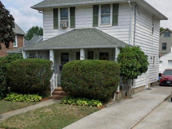 25 Raymond Street , Rockville Centre, NY 11570