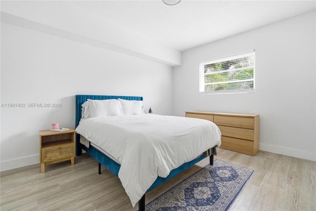 10845 Peachtree Dr , Unit 10845, Miami, FL 33161 Photo