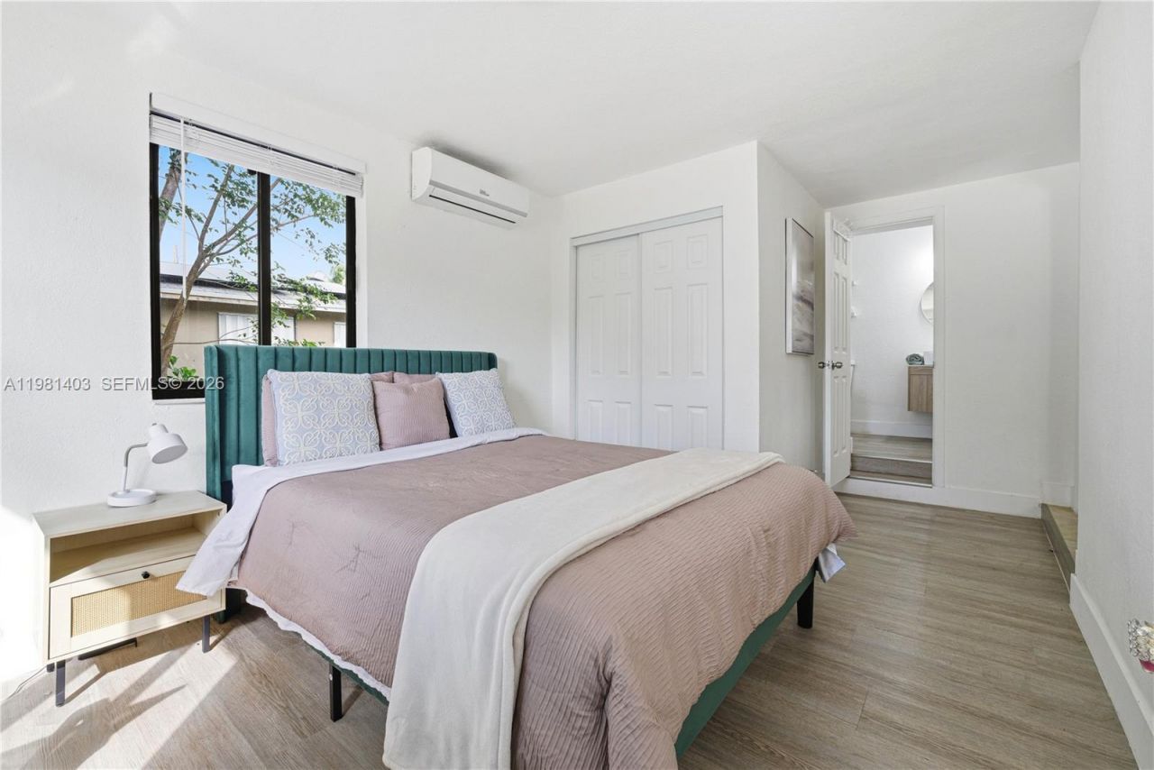 10845 Peachtree Dr , Unit 10845, Miami, FL 33161 Photo