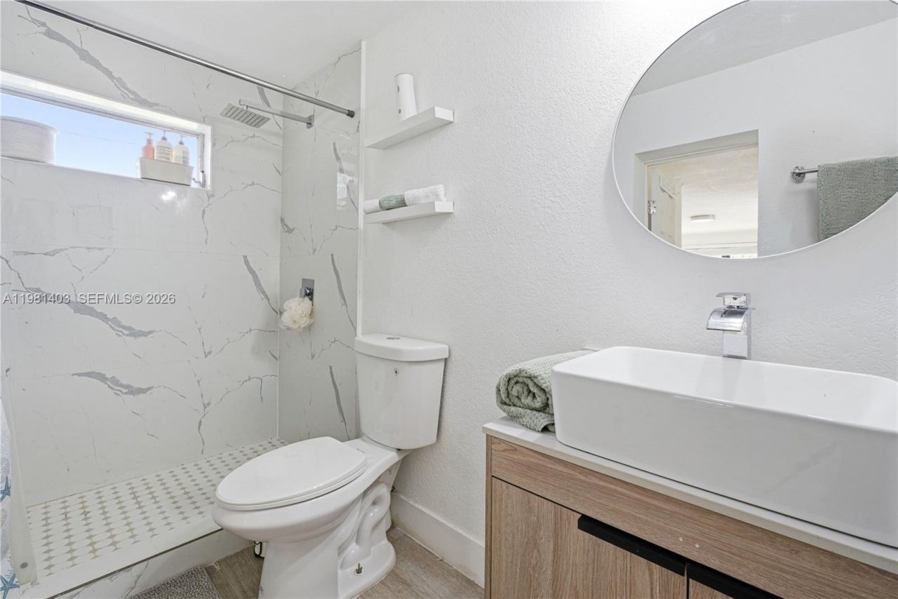 10845 Peachtree Dr , Unit 10845, Miami, FL 33161 Photo