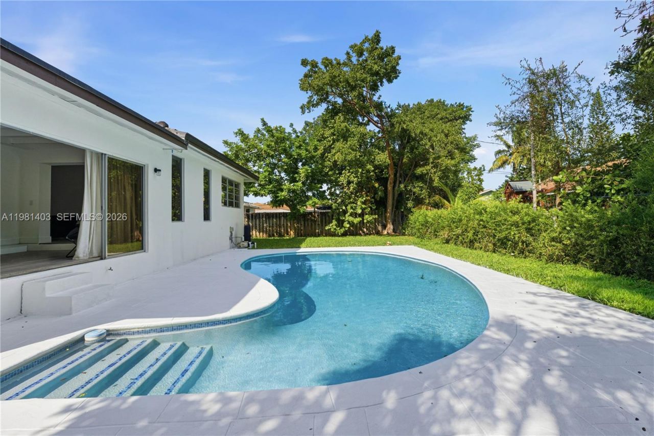 10845 Peachtree Dr , Unit 10845, Miami, FL 33161 Photo