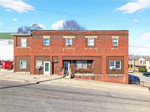 800 4th St., Ellwood City, PA 16117