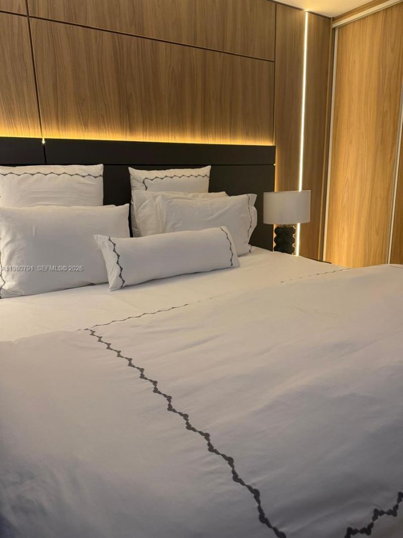 20505 E Country Club Dr , Unit 534, Aventura, FL 33180 Photo