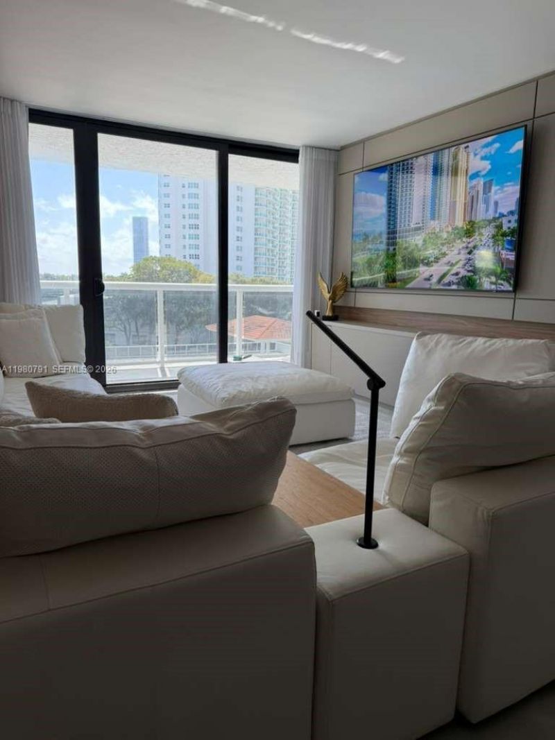 20505 E Country Club Dr , Unit 534, Aventura, FL 33180 Photo