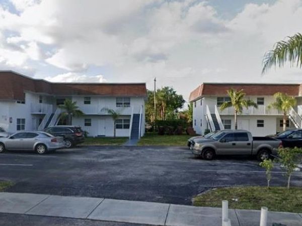 3167 Auburn Boulevard , Unit 203, Fort Lauderdale, FL 33312