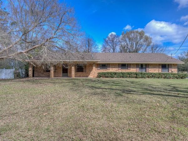 816 Bogan Lane, Coushatta, LA 71019