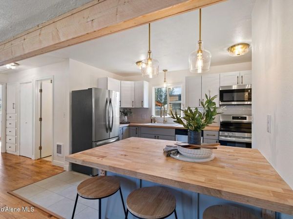 1049 N 14th ST , Coeur d'Alene, ID 83814