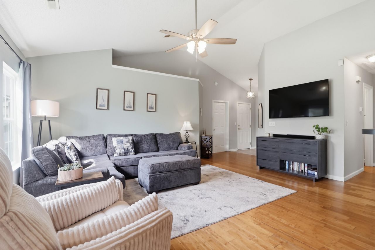 325 Slow Mill Drive Photo 4