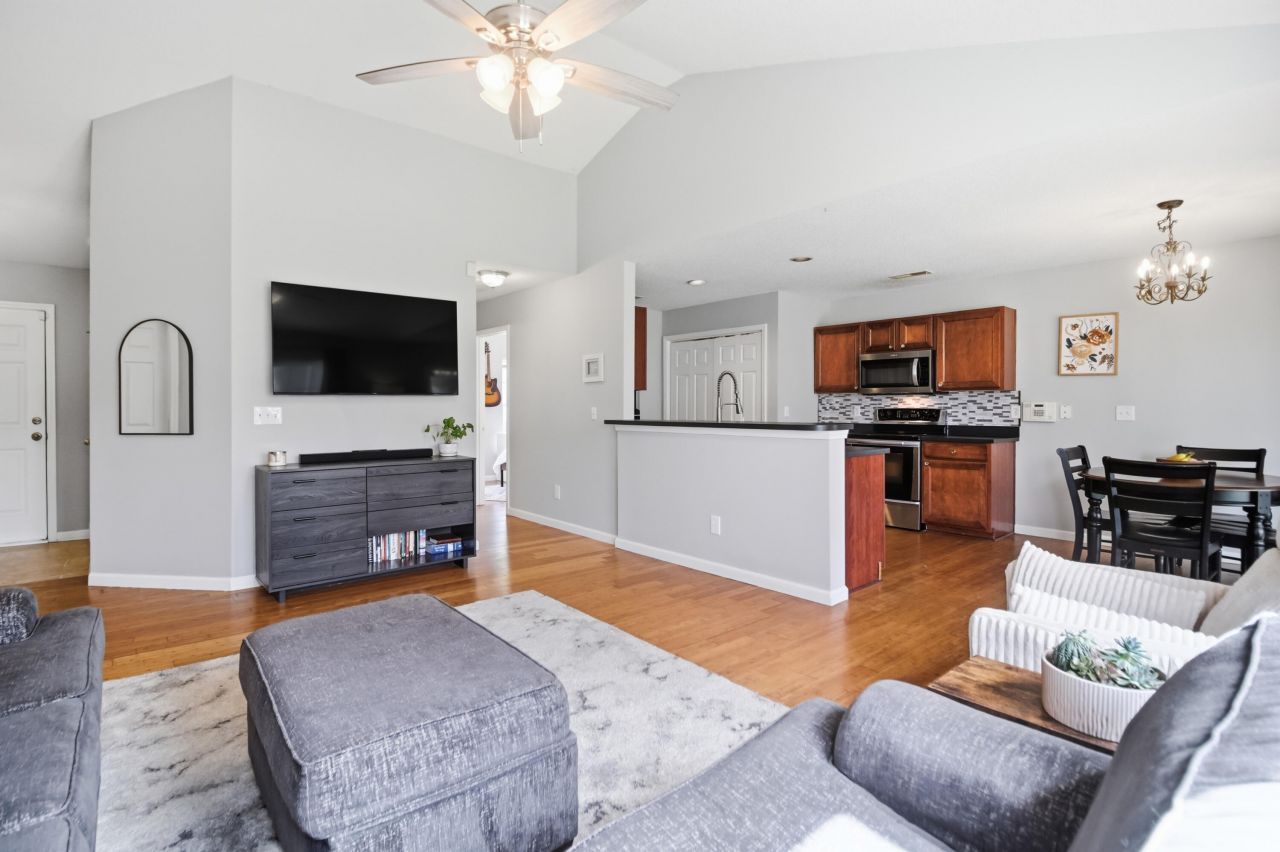 325 Slow Mill Drive Photo 5