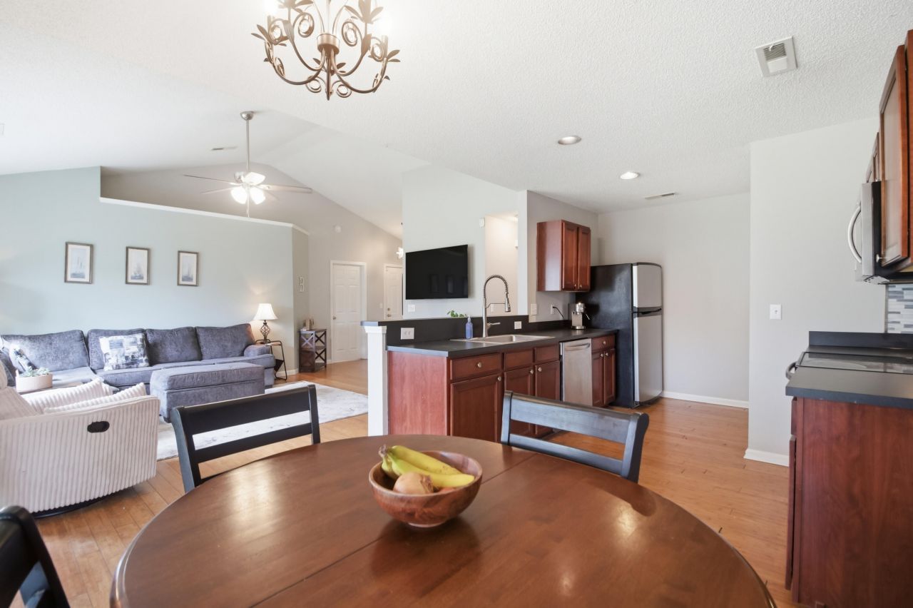 325 Slow Mill Drive Photo 6