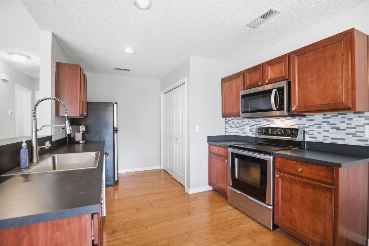 325 Slow Mill Drive Photo 7