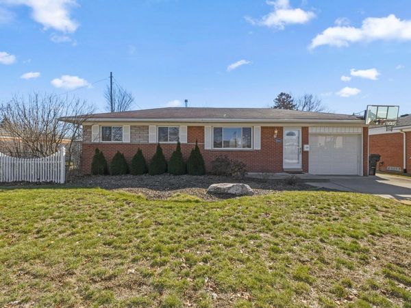 8860 Cherrylawn Drive, Sterling Heights, MI 48313