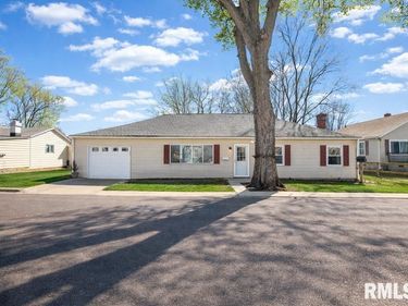 1408 CHARLOTTE Street, Pekin, IL 61554