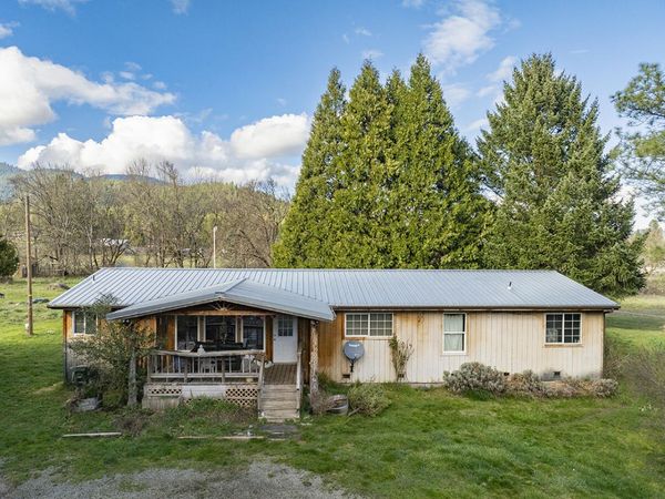 1392 Cedar Flat Road, Williams, OR 97544