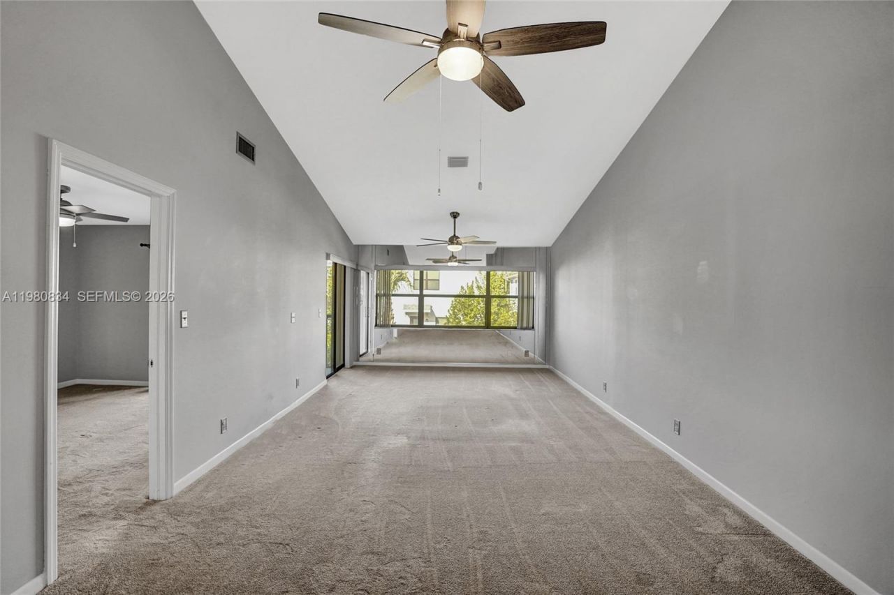 7681 Tahiti Ln, Unit 205, Lake Worth, FL 33467 Photo