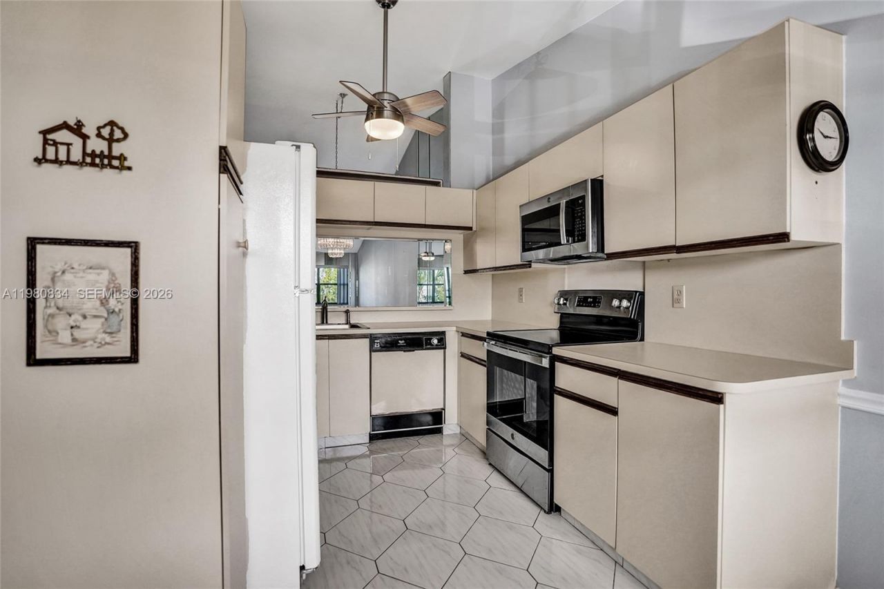 7681 Tahiti Ln, Unit 205, Lake Worth, FL 33467 Photo