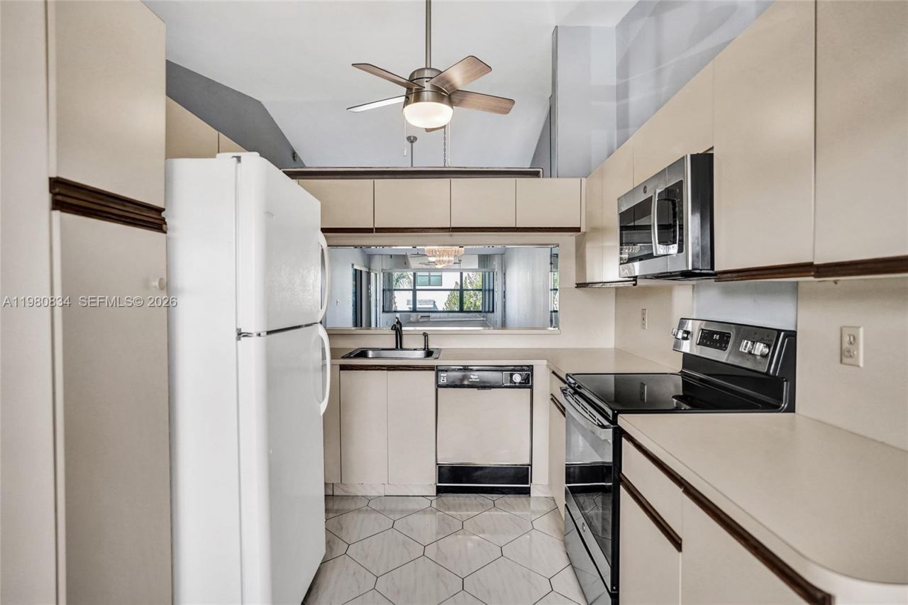 7681 Tahiti Ln, Unit 205, Lake Worth, FL 33467 Photo