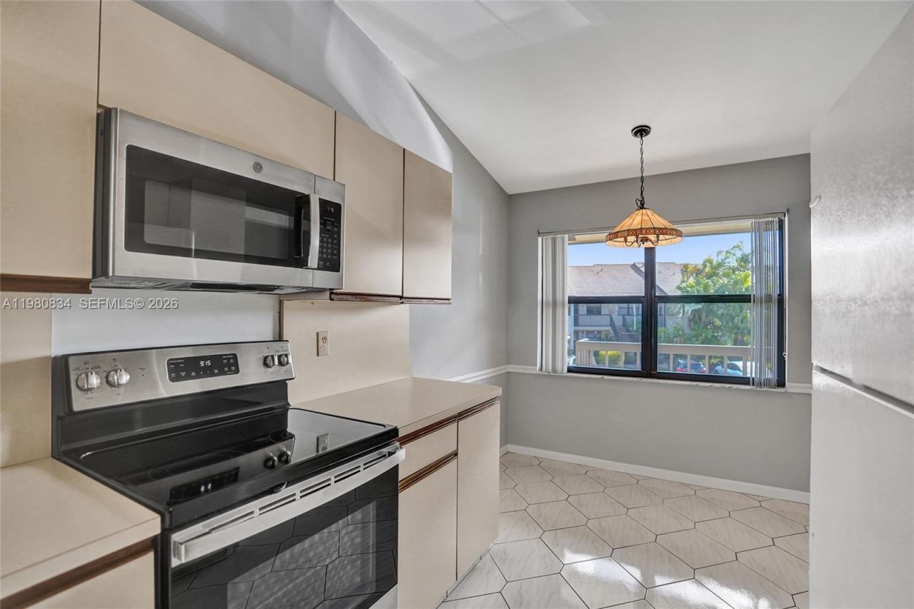 7681 Tahiti Ln, Unit 205, Lake Worth, FL 33467 Photo
