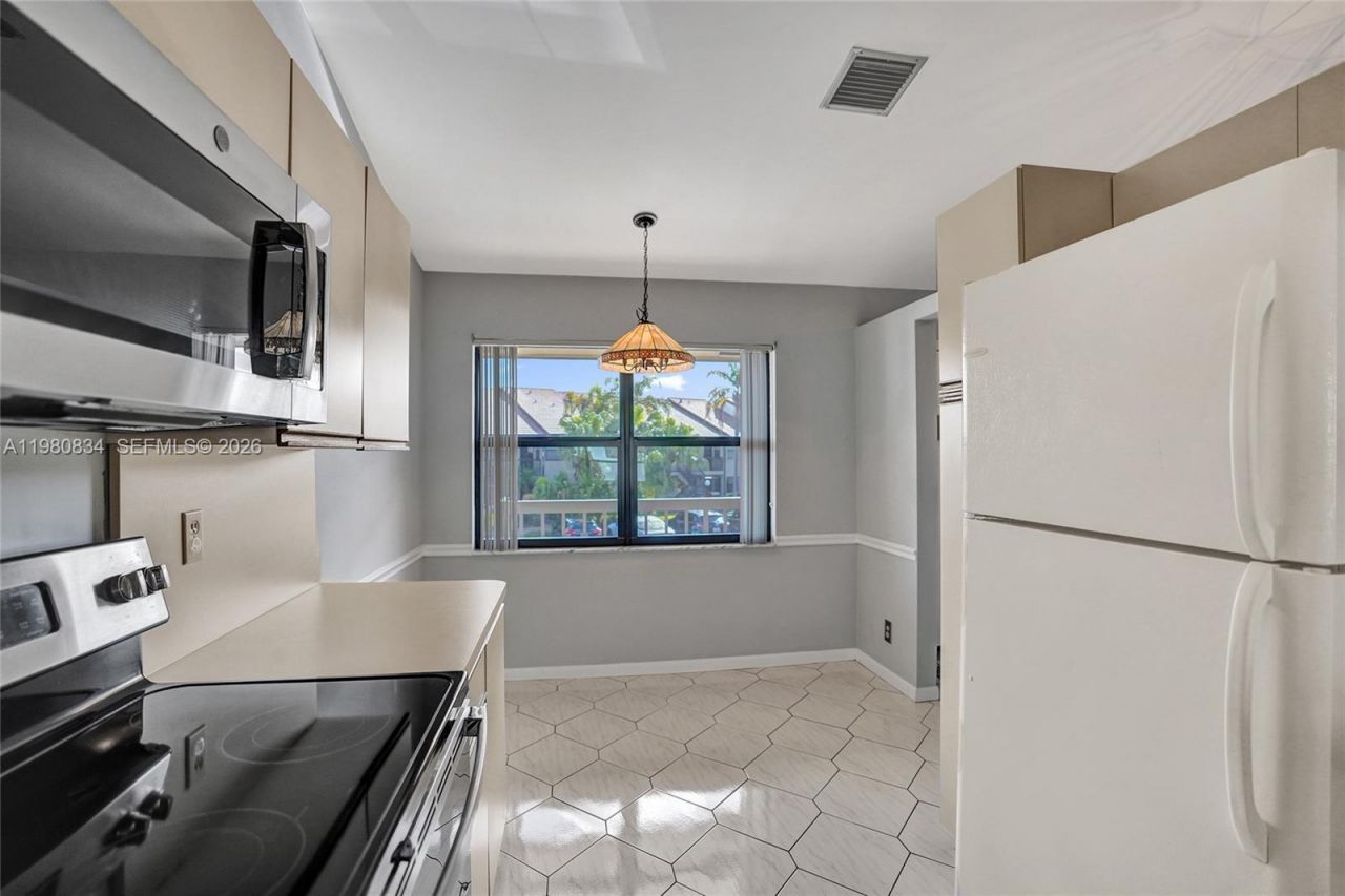 7681 Tahiti Ln, Unit 205, Lake Worth, FL 33467 Photo