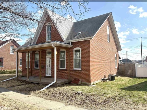 1318 Avenue D, Fort Madison, IA 52627