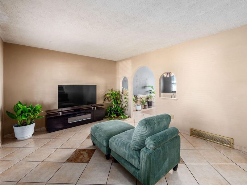 6348 Birkewood Street, Columbus, OH 43229 Photo 5