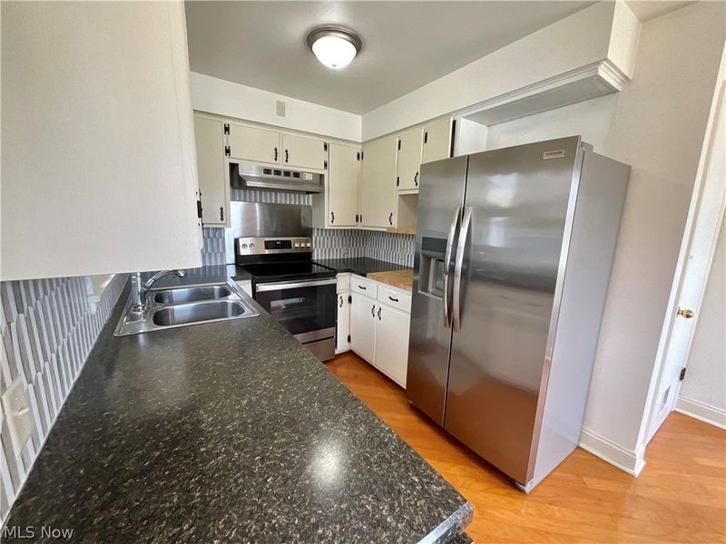 13526 Glenvale Avenue NW, Uniontown, OH 44685 Photo 4