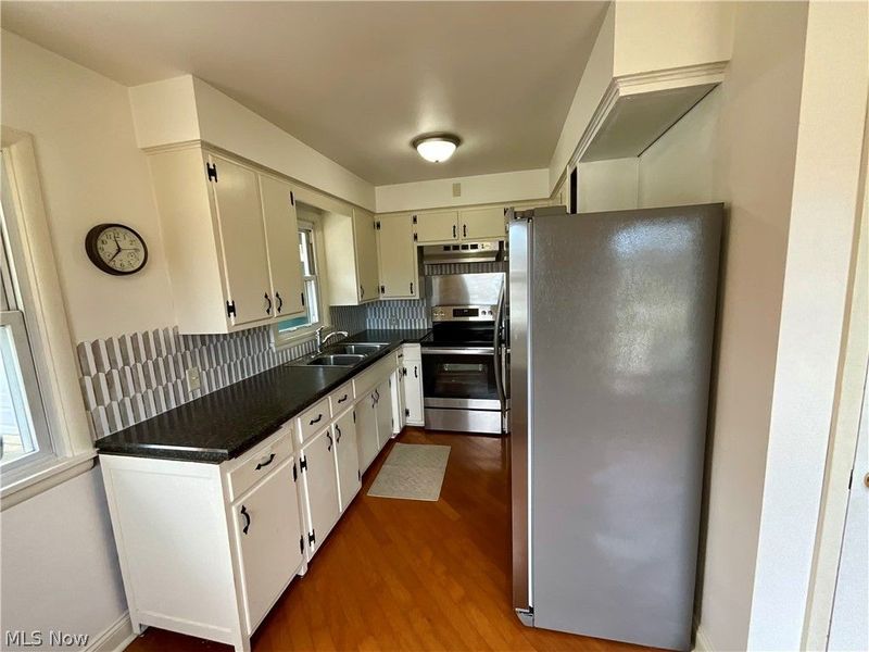 13526 Glenvale Avenue NW, Uniontown, OH 44685 Photo 5