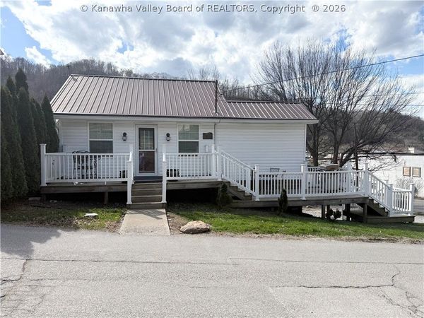 690 Hopkins Avenue, Danville, WV 25130