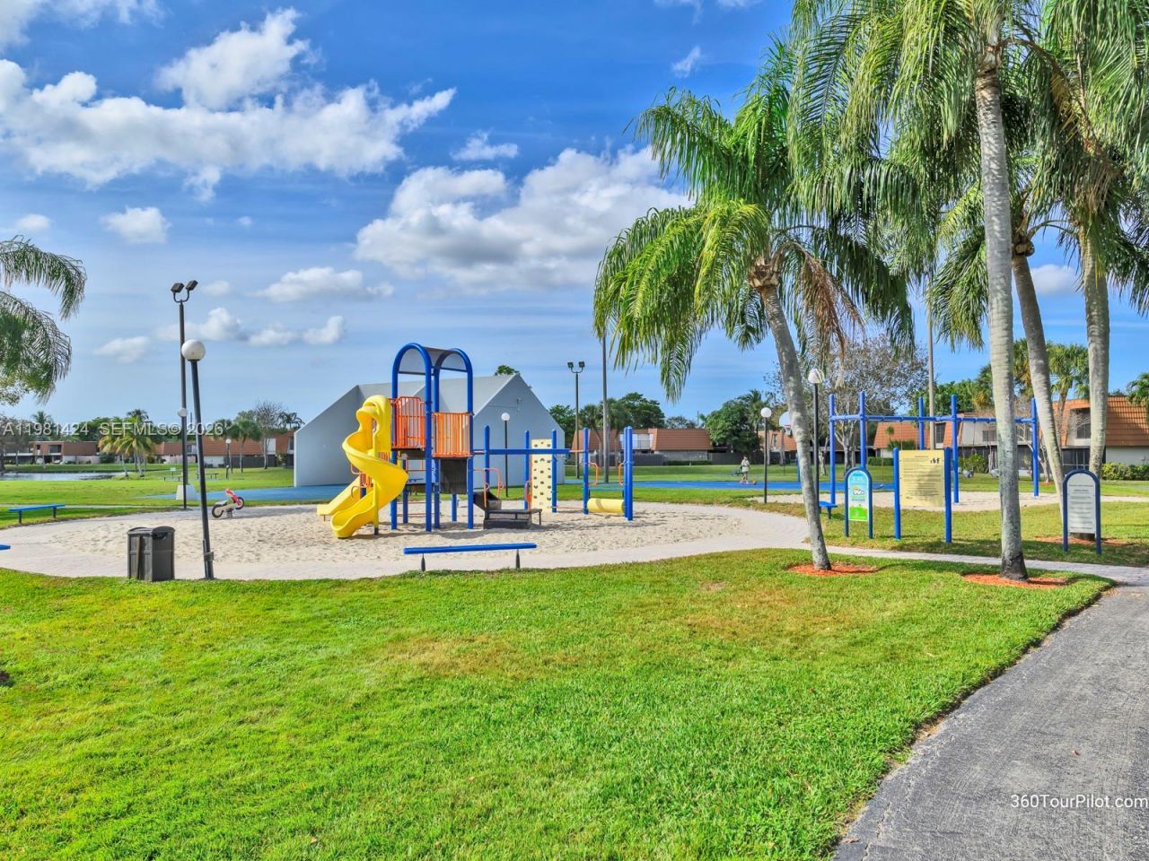 1663 E Harmony Lake Cir, Unit ., Davie, FL 33324 Photo
